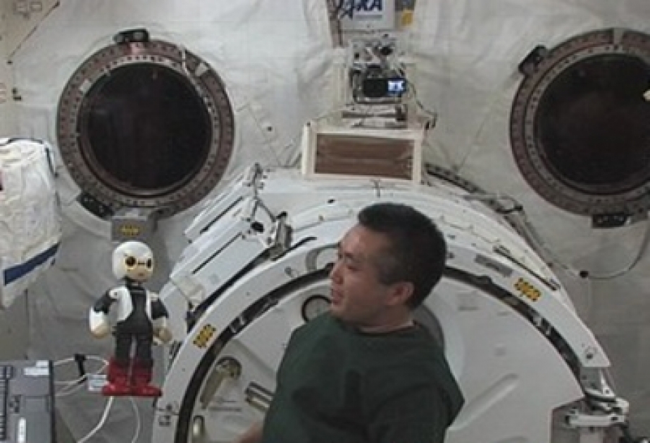Robot-astronavt Kirobo BKS-də astronavt Koiçi Vakata ilə söhbət etmişdir
