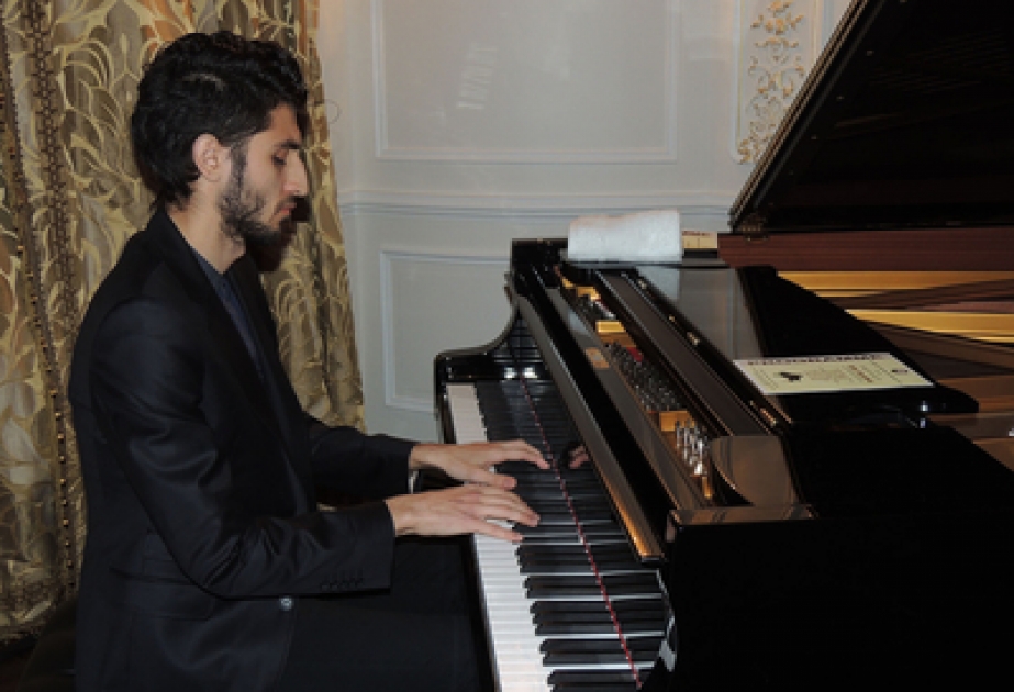 Azerbaijani jazzman performs in Paris