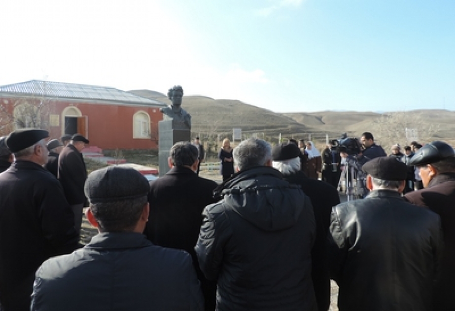 В Хызы почтили память выдающегося поэта Микаила Мушфига