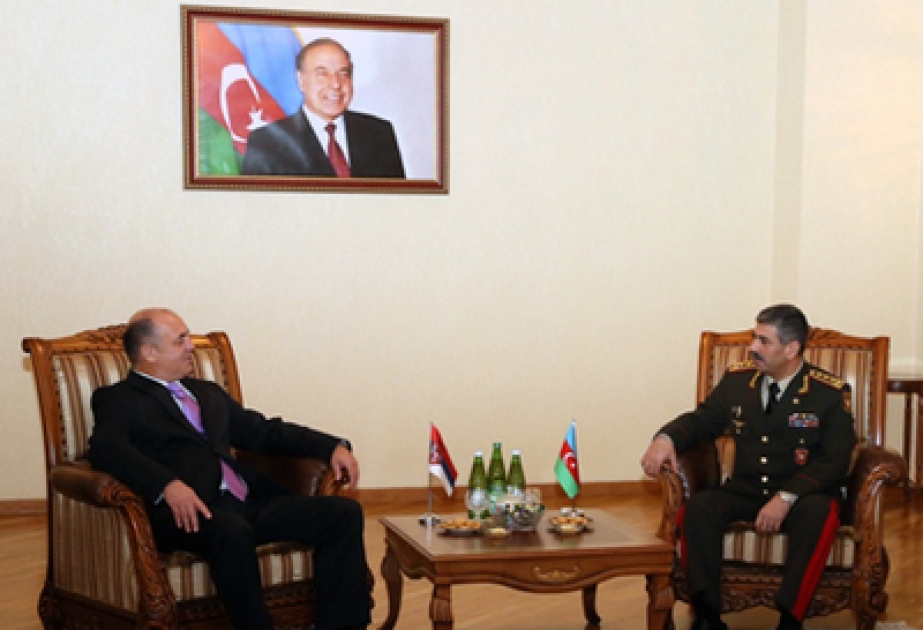 Bilaterale militärische Zusammenarbeit zwischen Aserbaidschan und Serbien wurde diskutiert