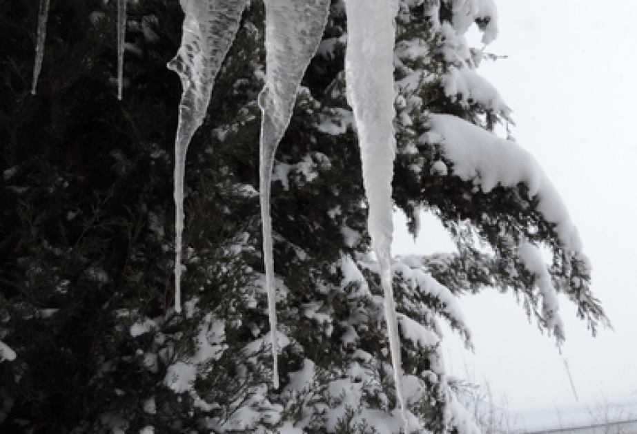 Xaçmaz rayonunun Nabran kəndi ərazisində qarın qalınlığı 52 santimetrə çatırQubanın Xınalıq kəndində isə temperatur mənfi 19 dərəcəyə enmişdir VİDEO