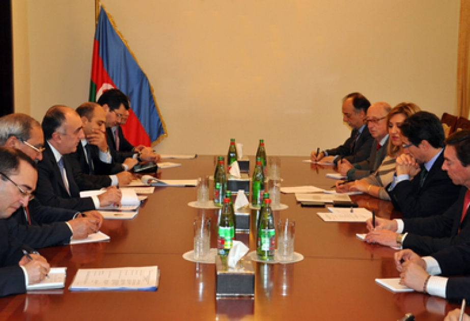 Azerbaijani FM meets Spanish MPs