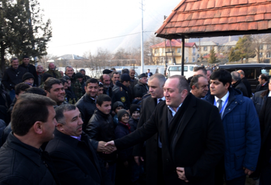 Präsident von Georgien den Bezirk Gach besucht