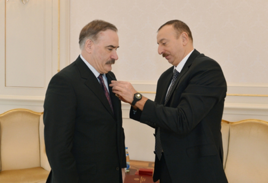 Aserbaidschans Präsident Ilham Aliyev den ehemaligen Präsidenten von Inguschetien Ruslan Auschew empfangen VIDEO
