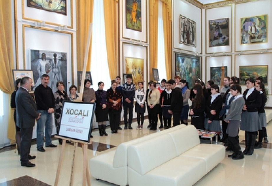 Qusarda təşkil edilən sərgidə məktəblilərin Xocalı hadisələri ilə bağlı çəkdikləri 100-dək rəsm nümayiş olunur