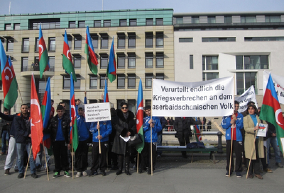Berlin sakinləri Xocalı soyqırımı haqqında məlumatlandırılmışlar