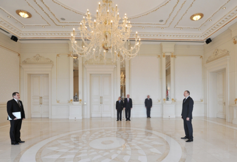 Le président Ilham Aliyev a reçu les lettres de créance du nouvel ambassadeur de la République tchèque en Azerbaïdjan VIDEO
