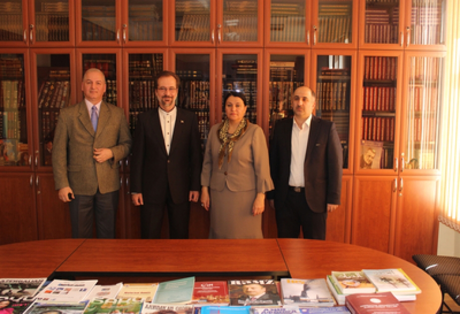 مدير المركز الثقافي الإيراني في باكو يزور معهد الاستشراق التابع لأكاديمية العلوم الوطنية الأذربيجانية