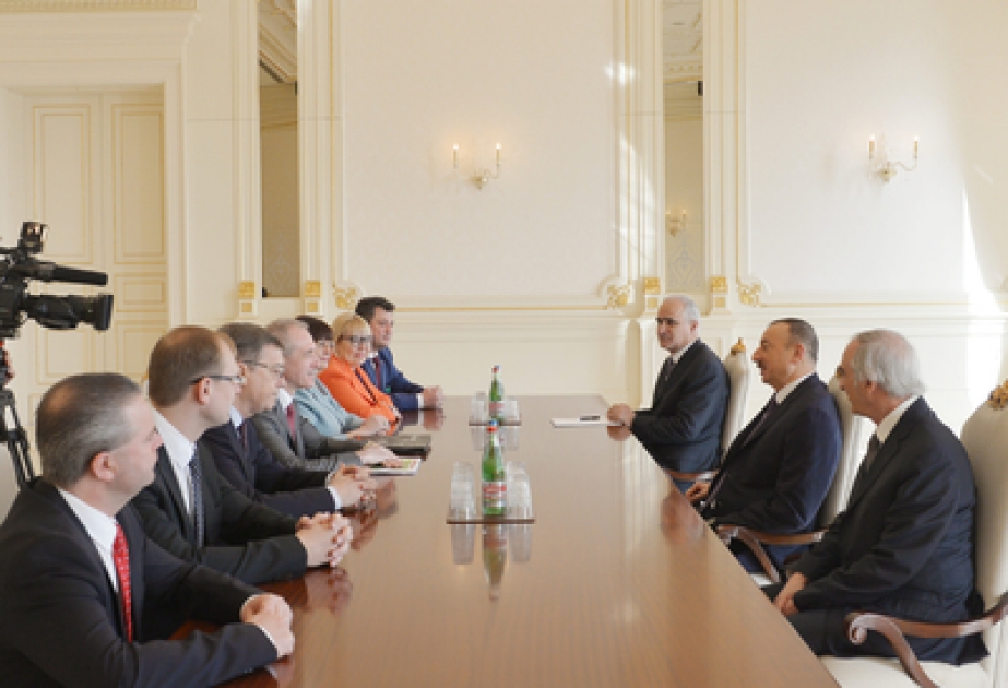 Президент Ильхам Алиев принял делегацию во главе с губернатором Ульяновской области России ВИДЕО