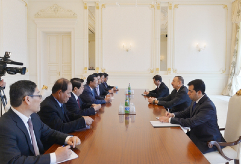 Präsident Ilham Aliyev eine Delegation um den Miniterpräsidenten des Königreichs vom Kambodscha empfangen VIDEO