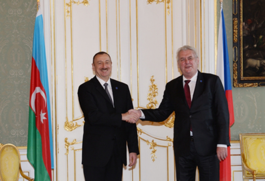 Aserbaidschans Präsident Ilham Aliyev sich mit Präsident Miloš Zeman getroffen VIDEO