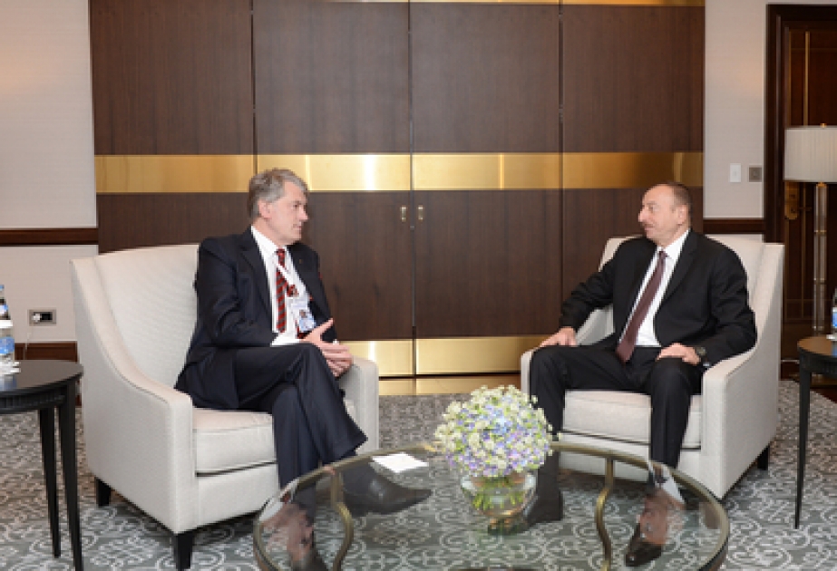 Aserbaidschans Präsident Ilham Aliyev den ehemaligen Präsidenten der Ukraine Viktor Juschtschenko empfangen VIDEO