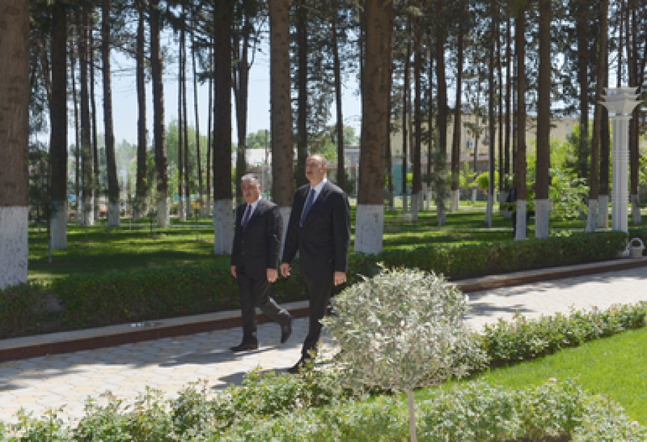 Aserbaidschans Präsident inspizierte in Agdasch die Wiederaufbauarbeiten, die im Heydar Aliyev Park durchgeführt werden VIDEO