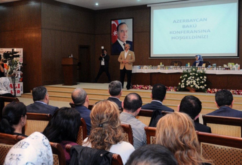 Türkiyənin tanınmış professoru Əhməd Maranki Bakıda əməliyyatsız müalicə və təbii yaşam üsulları ilə bağlı brifinq keçirmişdir