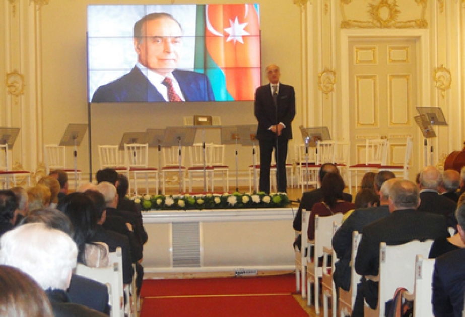 Azərbaycan xalqının ümummilli lideri Heydər Əliyevin anadan olmasının 91-ci ildönümü və Heydər Əliyev Fondunun yaradılmasının 10 illiyi Sankt-Peterburqda təntənəli şəkildə qeyd edilmişdir VİDEO
