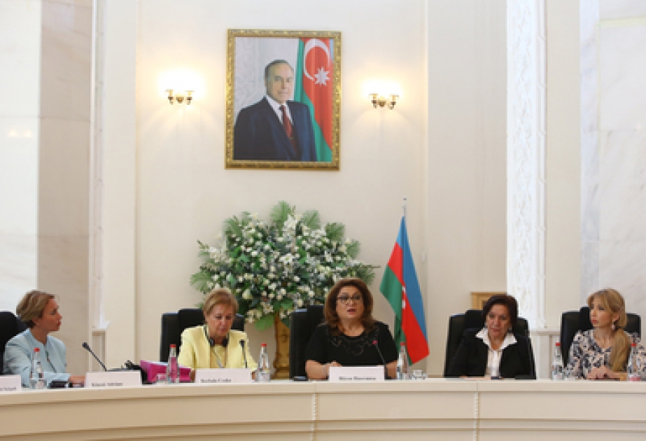 Azərbaycan və Macarıstan qadınları arasında müxtəlif sahələrdə mövcud əlaqələrin gələcəkdə hər iki ölkə üçün mühüm nəticələr verəcəyinə əminlik ifadə edilmişdir