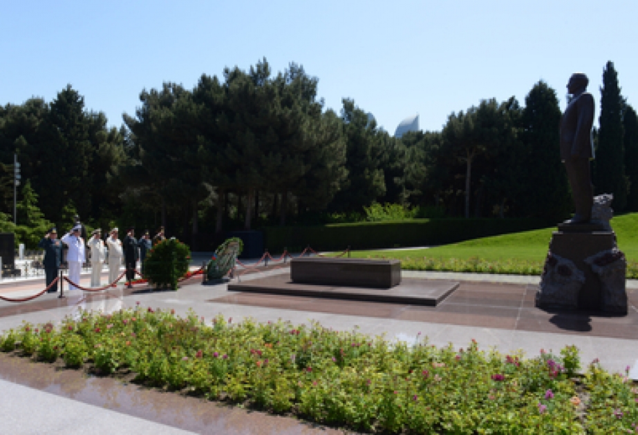 L’ambassadeur biélorusse en Azerbaïdjan a rendu hommage à la mémoire du leader national Heydar Aliyev et des héros de l’Union soviétique