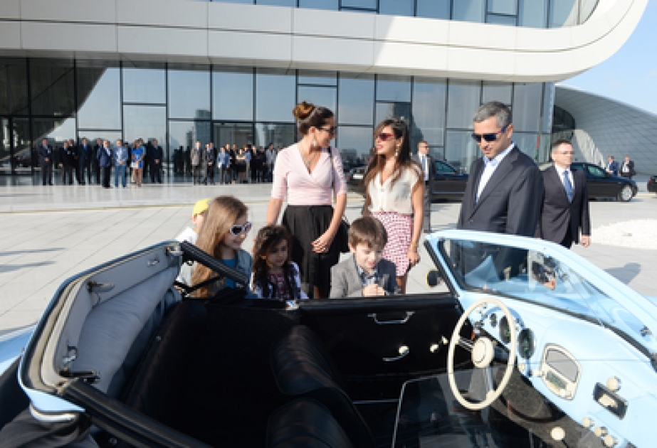 Une course des automobiles classiques a été organisée à Bakou à l’occasion du 91e anniversaire de la naissance du leader national Heydar Aliyev