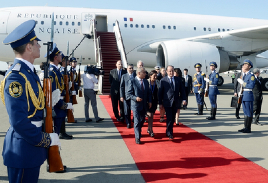 Präsident von Frankreich François Hollande zu einem Staatsbesuch in Aserbaidschan eingetroffen