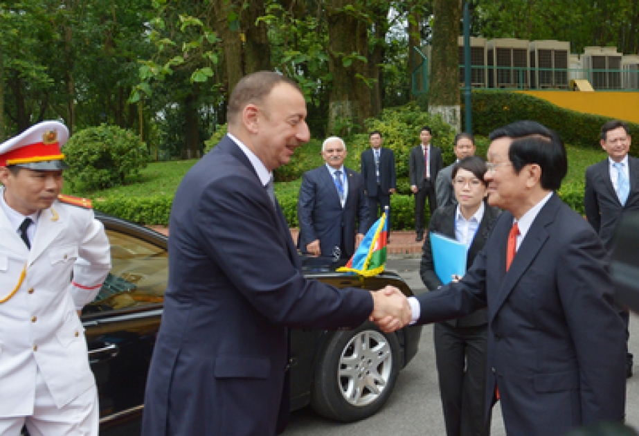 Offizieller Empfang von Aserbaidschans Präsident Ilham Aliyev in Hanoi VIDEO