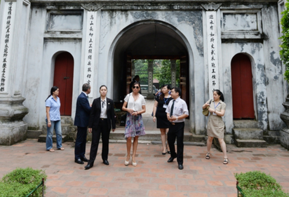 Azerbaijani first lady visits Temple of Literature in Vietnam