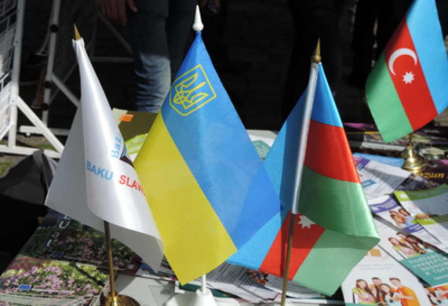 В центре Полтавы развевался флаг Азербайджана