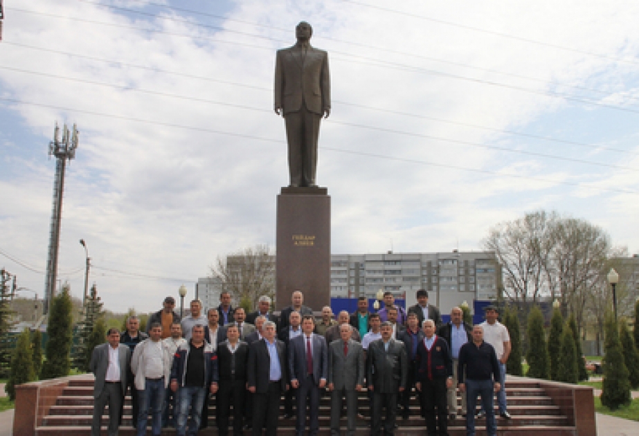 在乌里扬诺夫斯克矗立起阿塞拜疆全民领袖盖达尔•阿利耶夫纪念碑