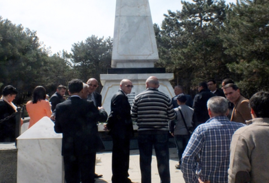 阿塞拜疆协会会员参观位于克里米亚的土耳其战士纪念碑