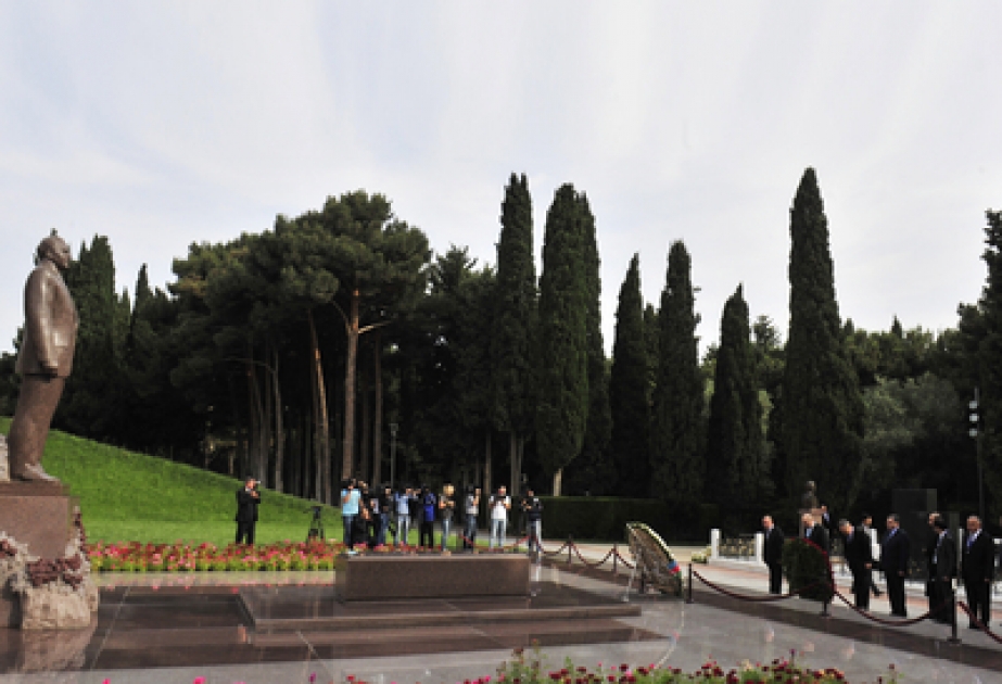 Participants of 1st conference of International Network of Customs Universities pay respect to national leader Heydar Aliyev and Azerbaijani heroes