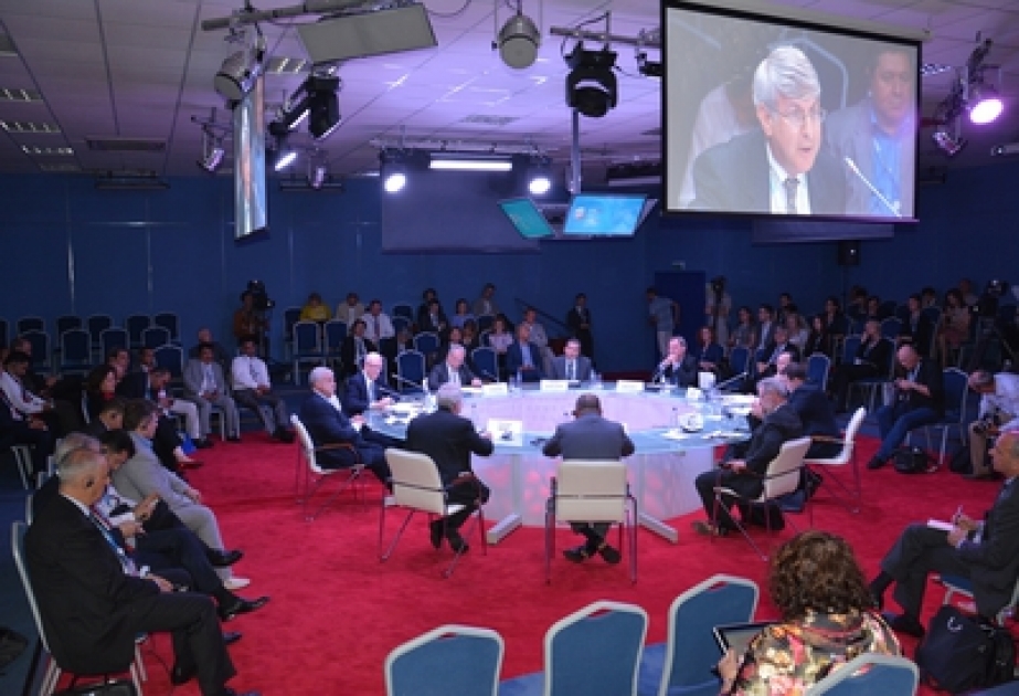 Session «Les médias modernes : les tendances globales et les perspectives de la transformation» dans le cadre du Forum économique de Saint-Pétersbourg
