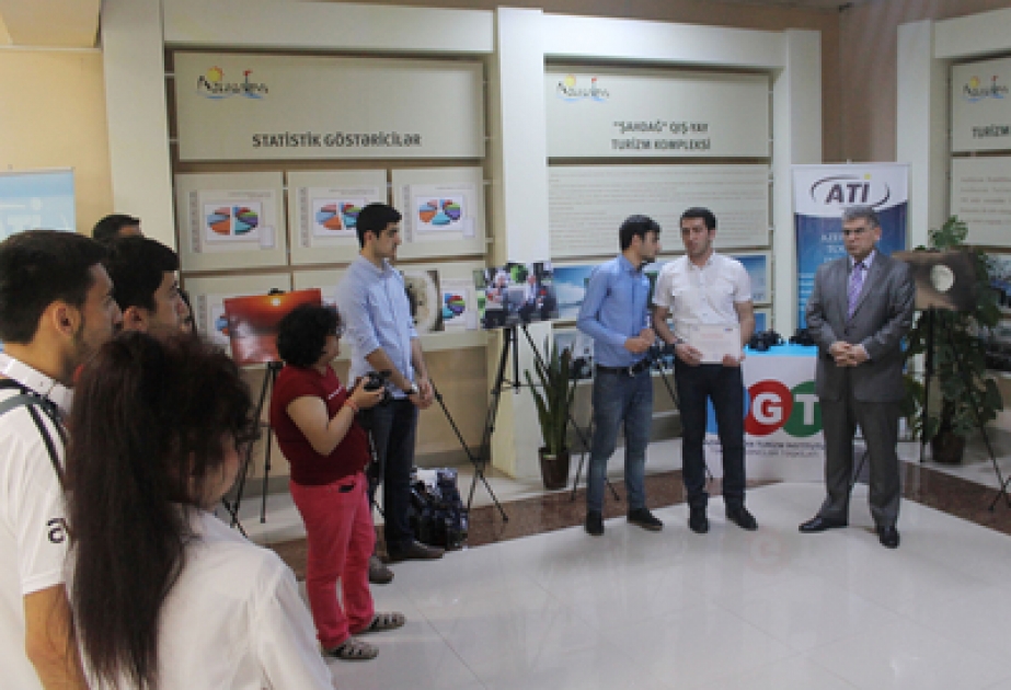 Azərbaycan Turizm İnstitutunda Respublika Günü münasibətilə “28 kadr” adlı fotosərgi təşkil olunmuşdur