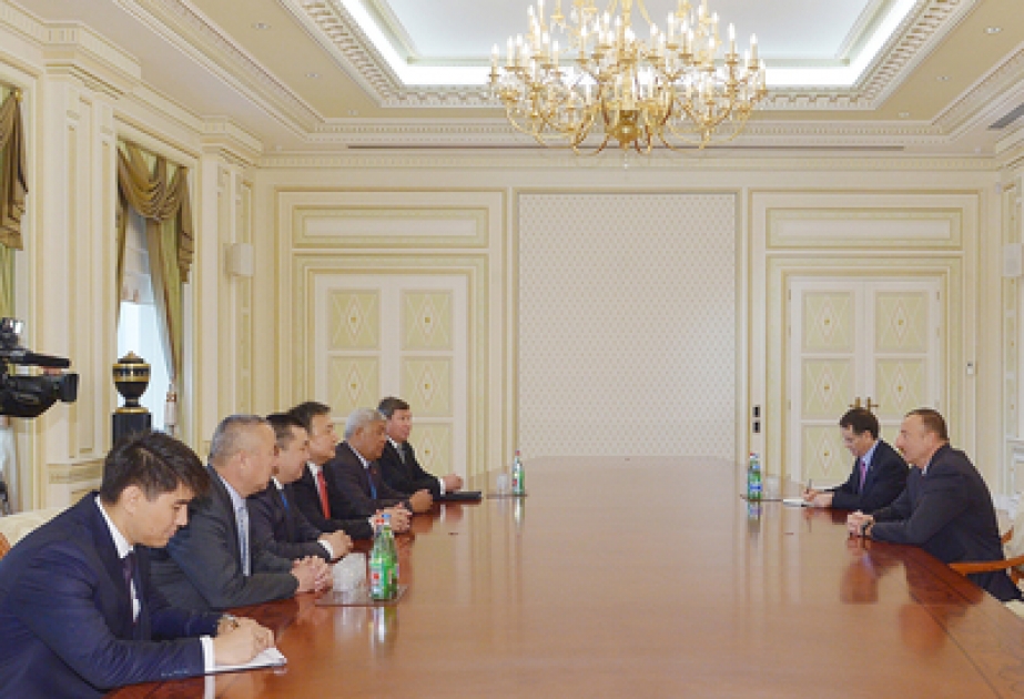 الرئيس إلهام علييف يستقبل رئيس البرلمان القيرغزستاني والوفد المرافق له