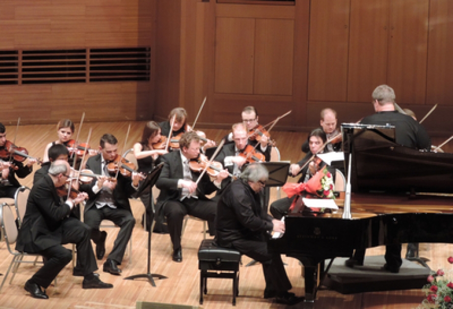 In Moskau fand unter der Leitung des Volkskünstlers der UdSSR Farhad Badalbeyli und bekannten Dirigenten Dmitriy Yablonsky ein Konzert des Orchesters „Moskauer Virtuosen“ statt
