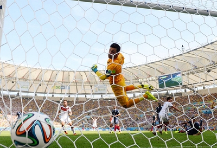 Hummels heads Germany past France and into semis
