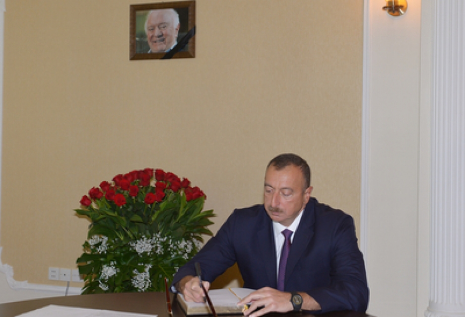 Aserbaidschans Präsident Ilham Aliyev hat die georgische Botschaft in Aserbaidschan besucht VIDEO