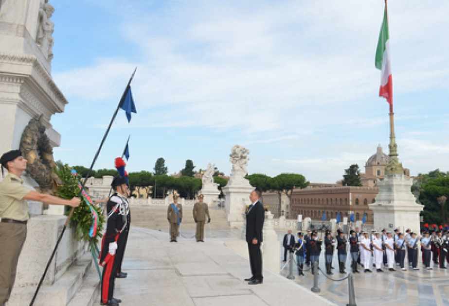 Rome : le président azerbaïdjanais Ilham Aliyev visite le monument au soldat inconnu VIDEO