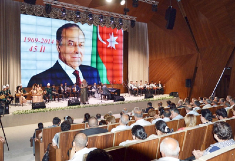 Şəmkirlilər Ulu Öndərin xatirəsini dərin ehtiramla anmışlar