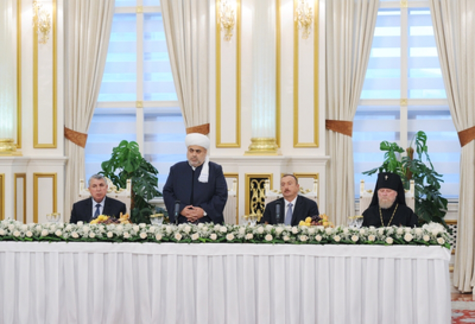 Şeyxülislam müqəddəs Ramazan ayı münasibətilə iftar süfrəsi açıbAzərbaycan Prezidenti İlham Əliyev iftar mərasimində iştirak edib VİDEO