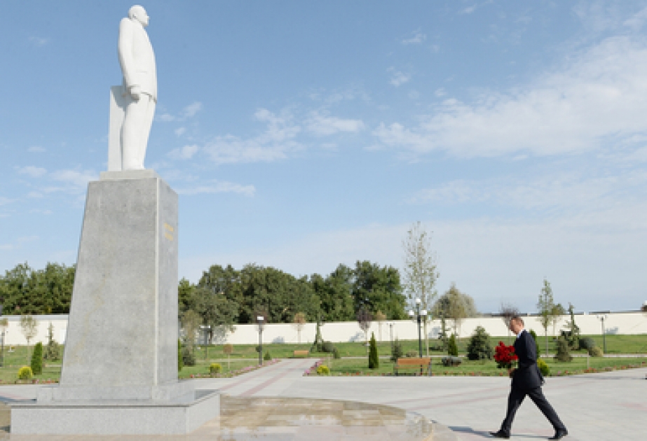 Aserbaidschans Präsident Ilham Aliyev ist zu einem Besuch im Bezirk Khizi angekommen VIDEO