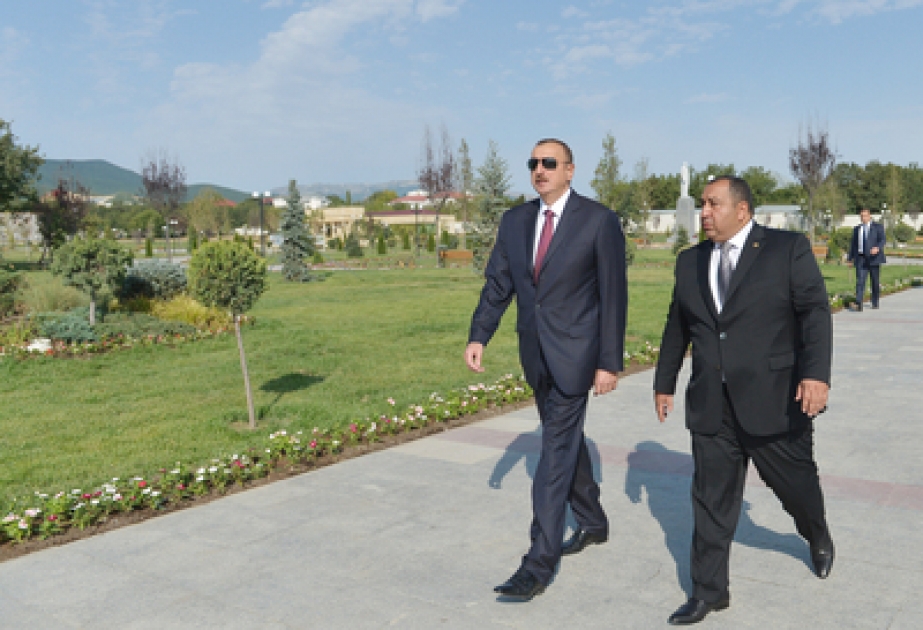Prezident İlham Əliyev Xızıdakı Heydər Əliyev Parkında aparılan yenidənqurma işləri ilə tanış olub VİDEO