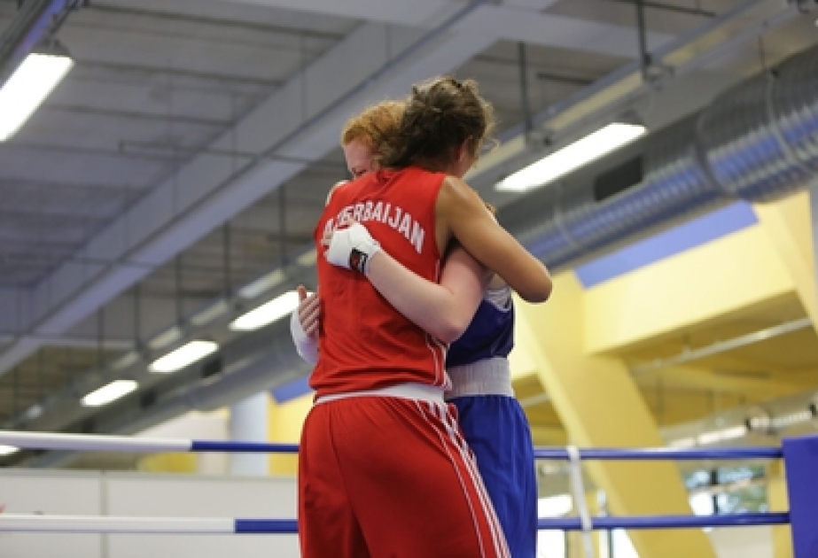 Azerbaijani female boxers guarantee 2 bronzes at European championships