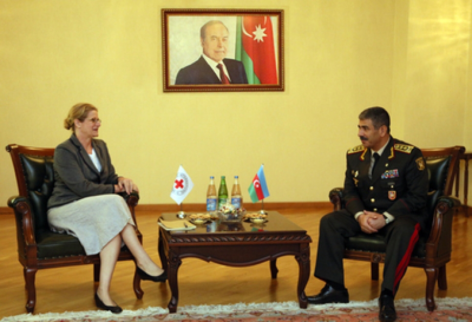 Azerbaijani Defense Minister meets Head of Azerbaijan Delegation of ICRC