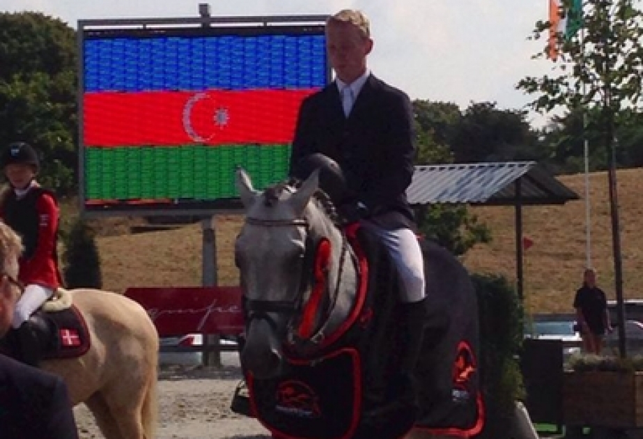 فارس أذربيجاني يفوز بأربع ميداليات في مسابقة دولية بدنمارك