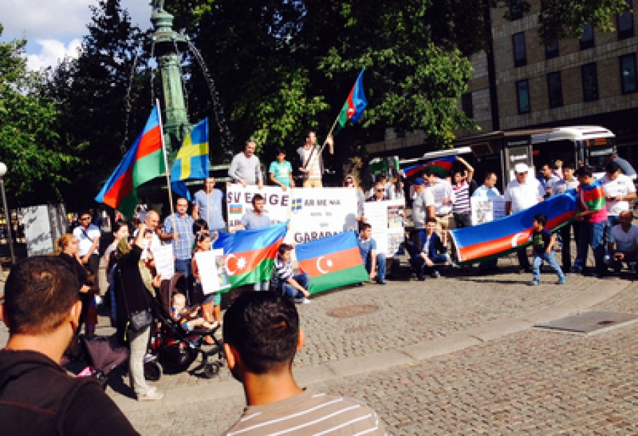 Азербайджанцы, проживающие в Швеции, провели митинг против нарушения вооруженными силами Армении режима прекращения огня