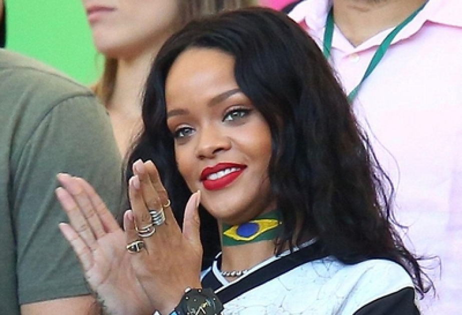 Dünya şöhrətli müğənni Rihanna “Liverpul” futbol klubunu almaq istəyir