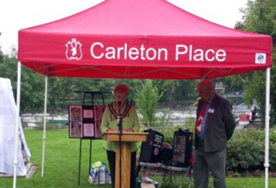 Azərbaycan Kanadadakı Beynəlxalq Daş Piramidasına xatirə hədiyyəsi təqdim edib