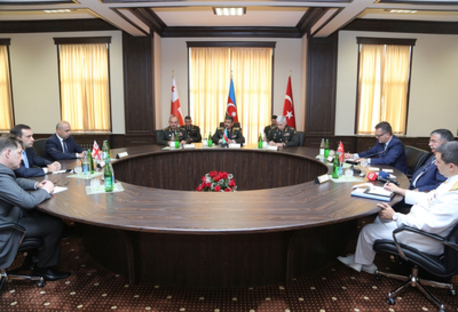 Azerbaijani, Turkish and Georgian defence ministers meet in Nakhchivan