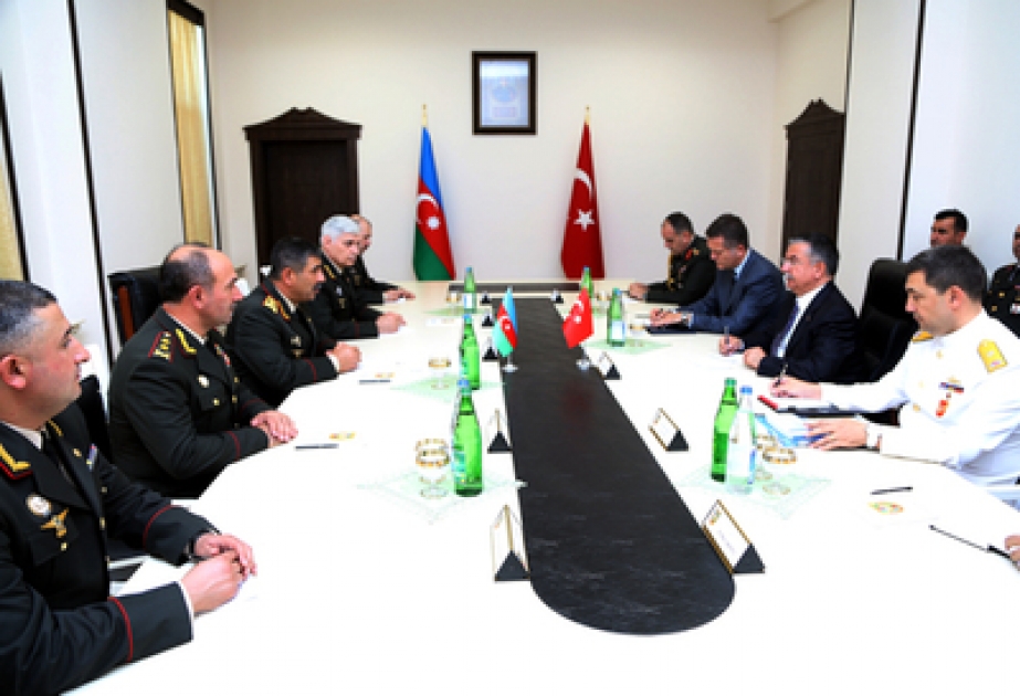 Nationaler Verteidigungsminister der Türkei welt zu Besuch in Aserbaidschan
