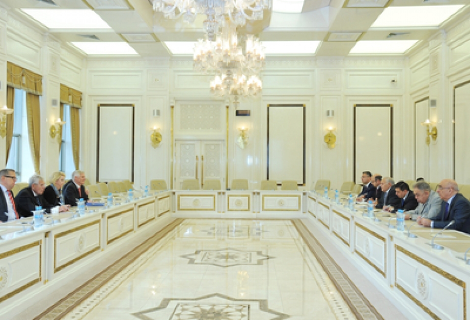 وفد ألماني يزور المجلس الوطني الأذربيجاني