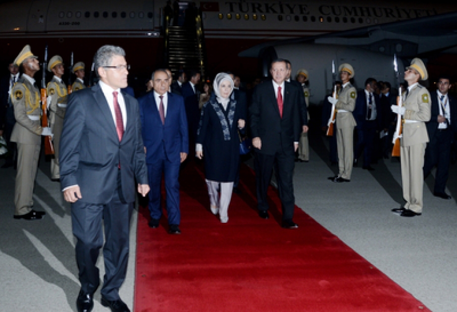土耳其总统雷杰普·塔伊普·埃尔多安抵达阿塞拜疆进行正式访问
